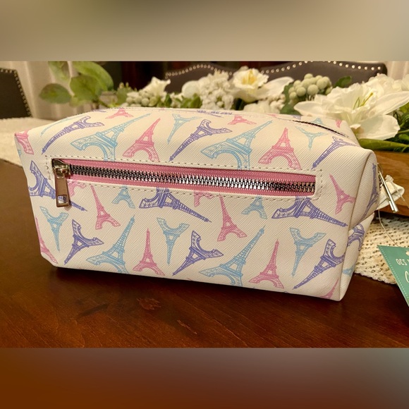 NWT! Cosmetic bag with zipper. White color with Paris design. - Picture 5 of 9